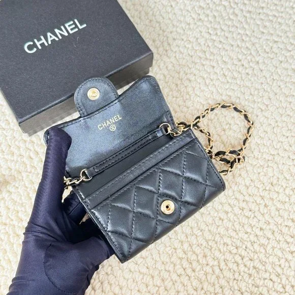 Stylish Chanel Crossbody Wallet - Picture 5 of 6